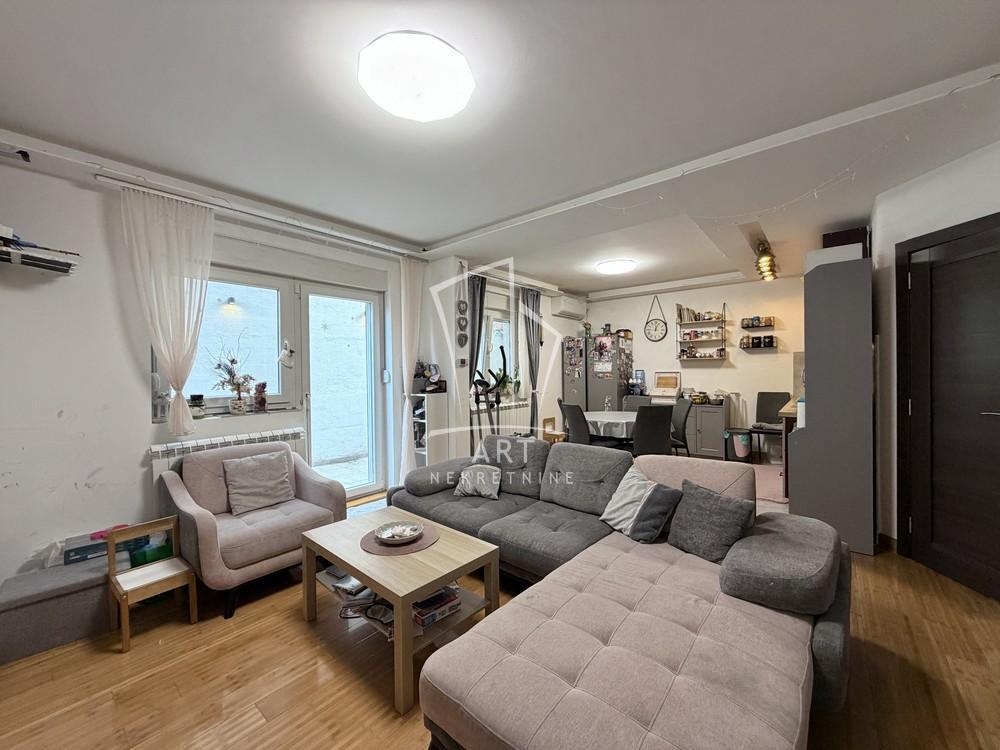 Glavna slika -Despotovačka, Četvorosoban stan na prodaju, 76m2, 269.000€