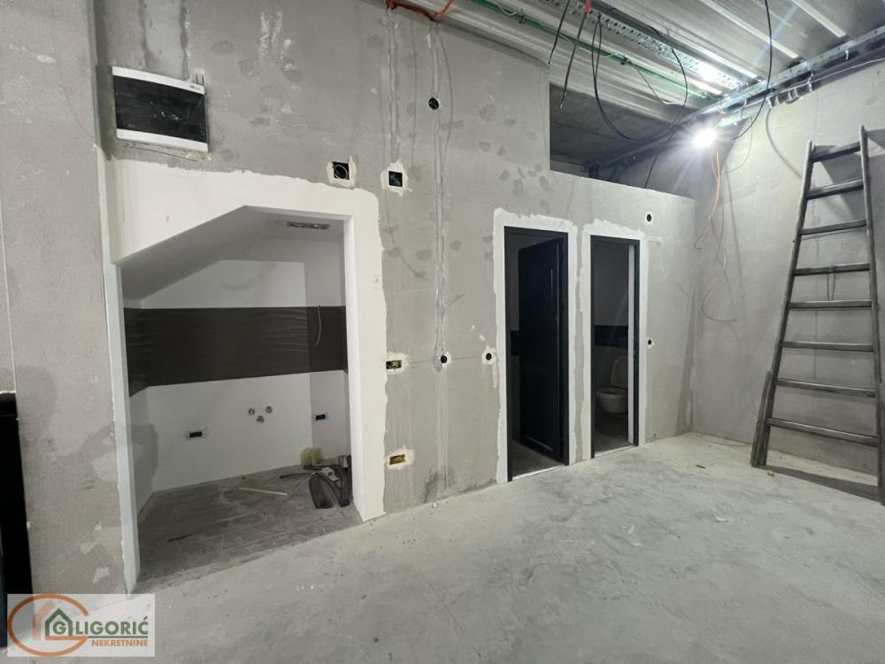 Slika 5 - Niška,  Lokal na prodaju, 382m2, 700.000€