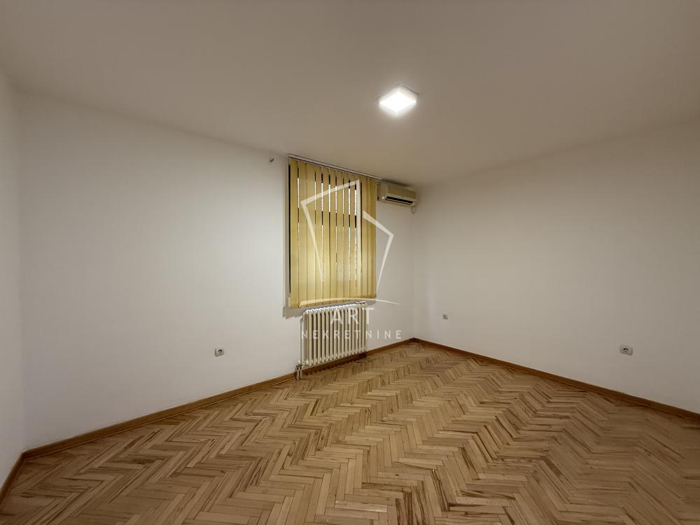 Slika 6 - Milana Tankosića,  Kuća za izdavanje, 487m2, 4.500€