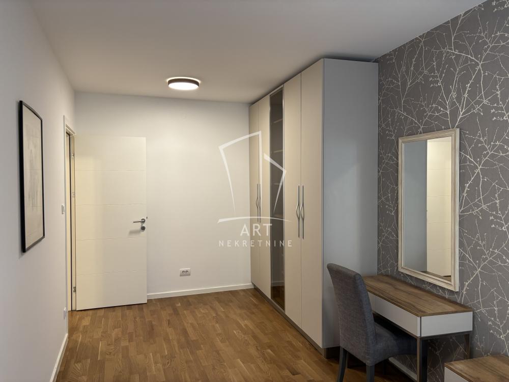 Slika 9 - Sazonova, Trosoban stan za izdavanje, 52m2, 1.250€