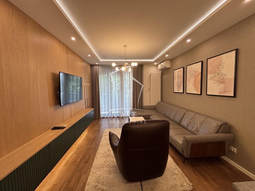 Glavna slika -Sazonova, Trosoban stan za izdavanje, 52m2, 1.250€