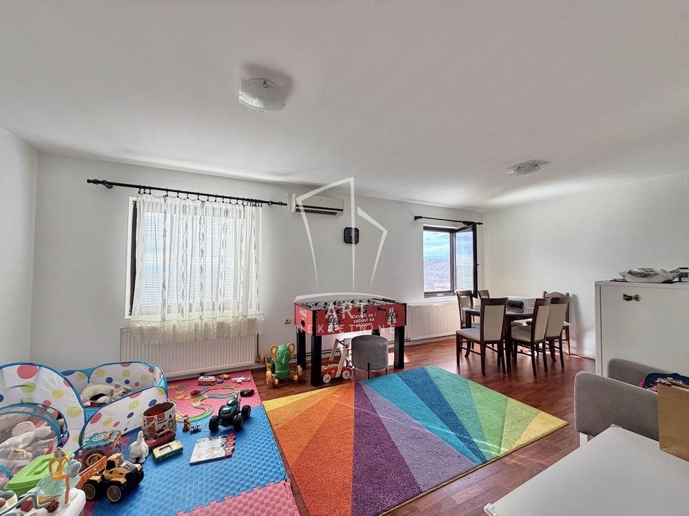 Slika 9 - Branislava Jovanovića,  Kuća na prodaju, 247m2, 250.000€