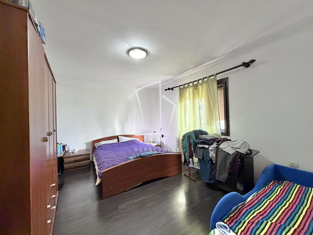 Slika 4 - Branislava Jovanovića,  Kuća na prodaju, 247m2, 250.000€