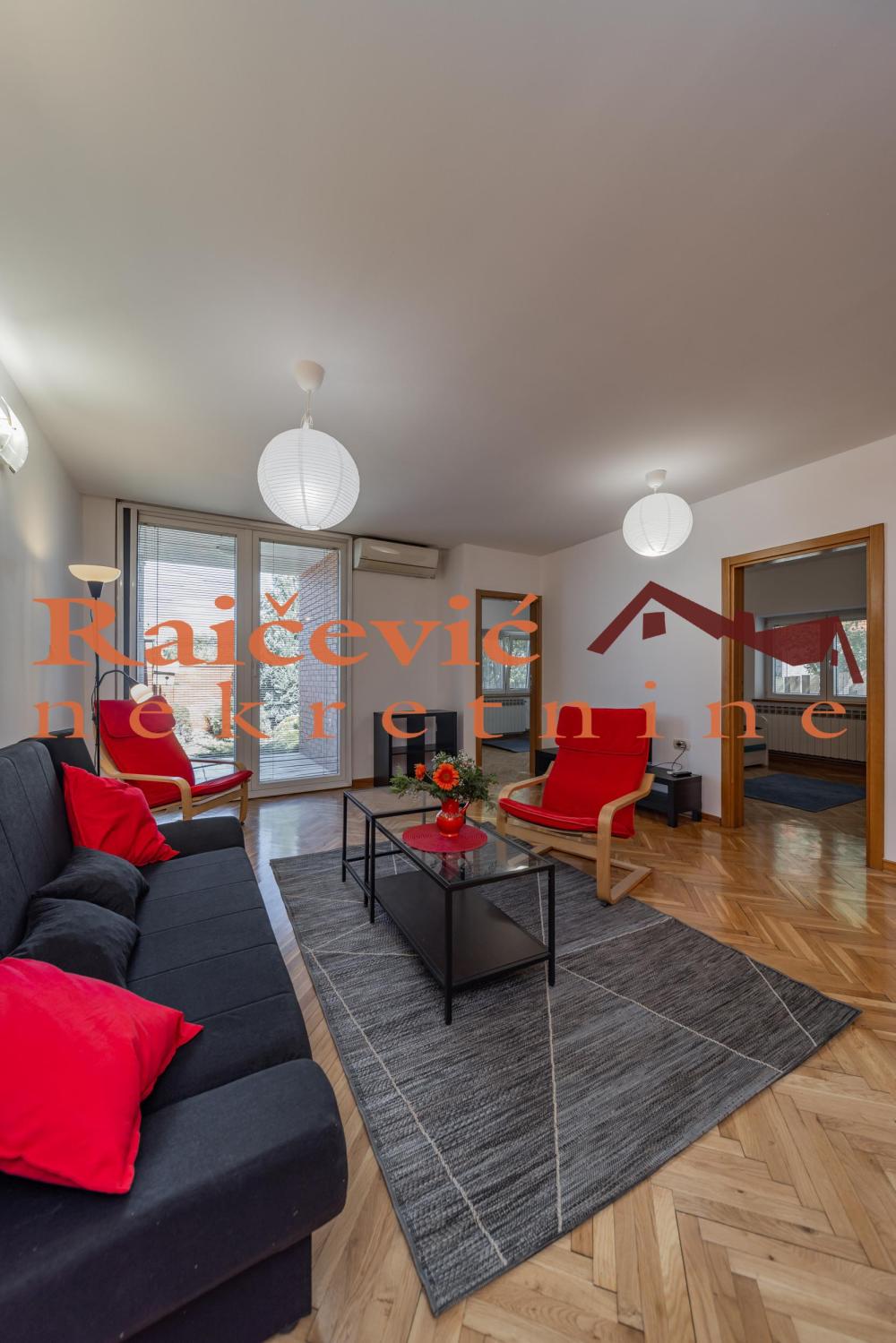 Slika 5 - Isaka Njutna, Trosoban stan za izdavanje, 89m2, 700€