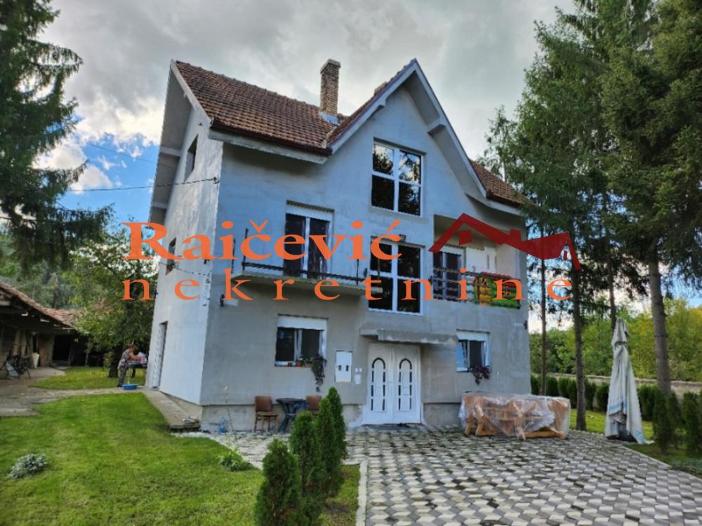 Slika 1 - Put za Petrino brdo,  Kuća na prodaju, 200m2, 205.000€