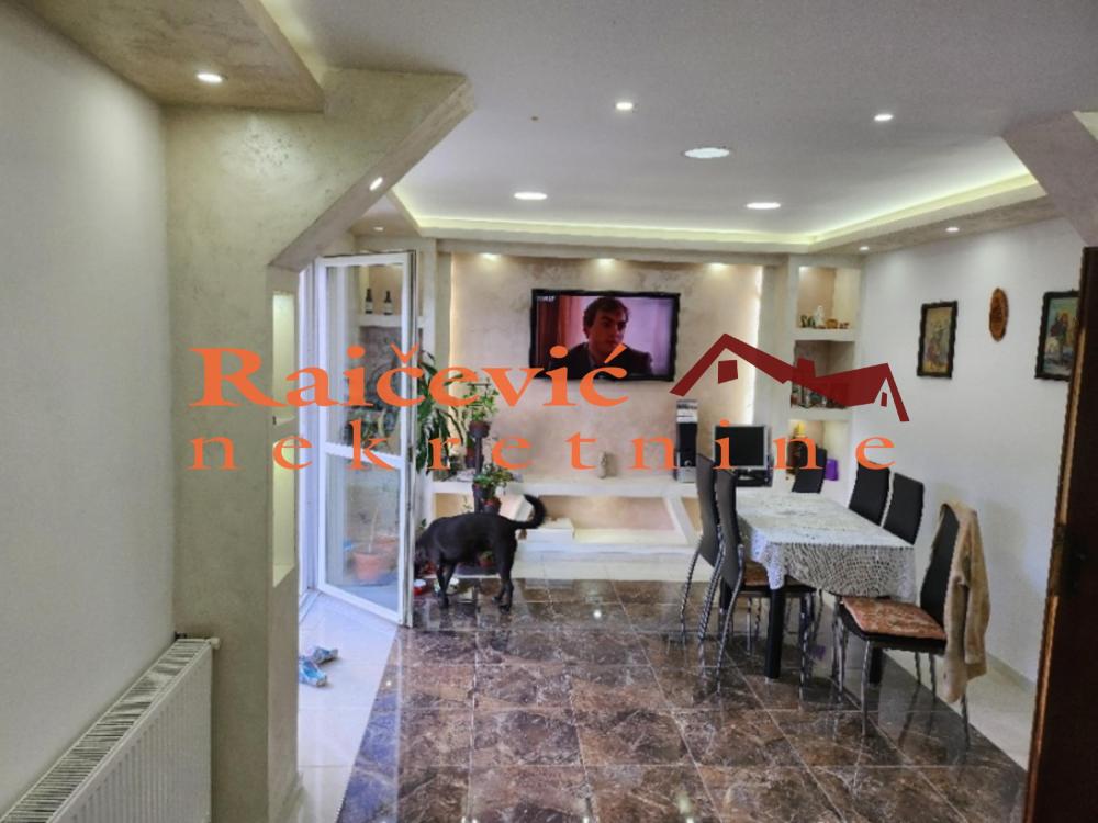 Slika 7 - Put za Petrino brdo,  Kuća na prodaju, 200m2, 205.000€