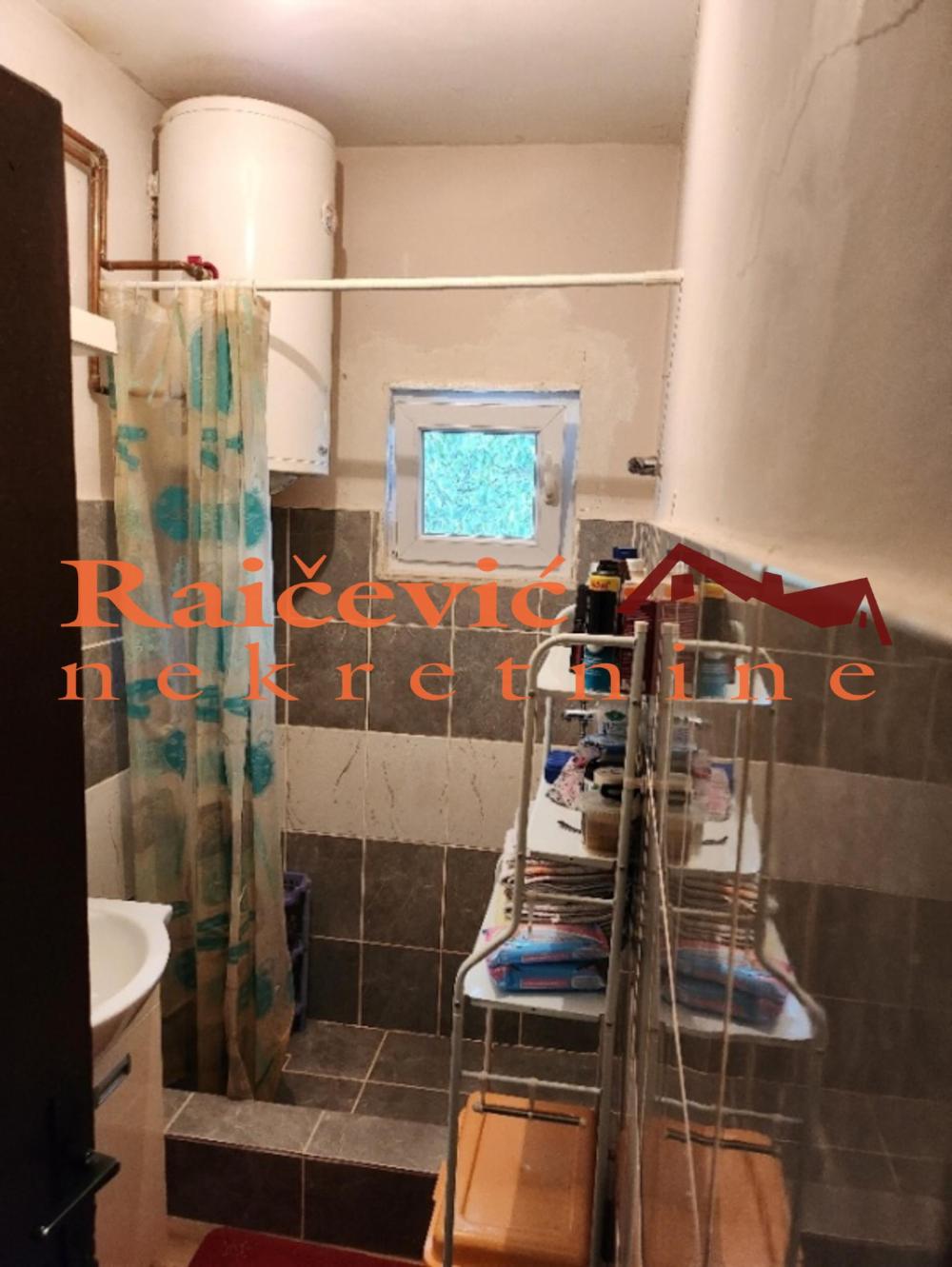 Slika 9 - Put za Petrino brdo,  Kuća na prodaju, 200m2, 205.000€