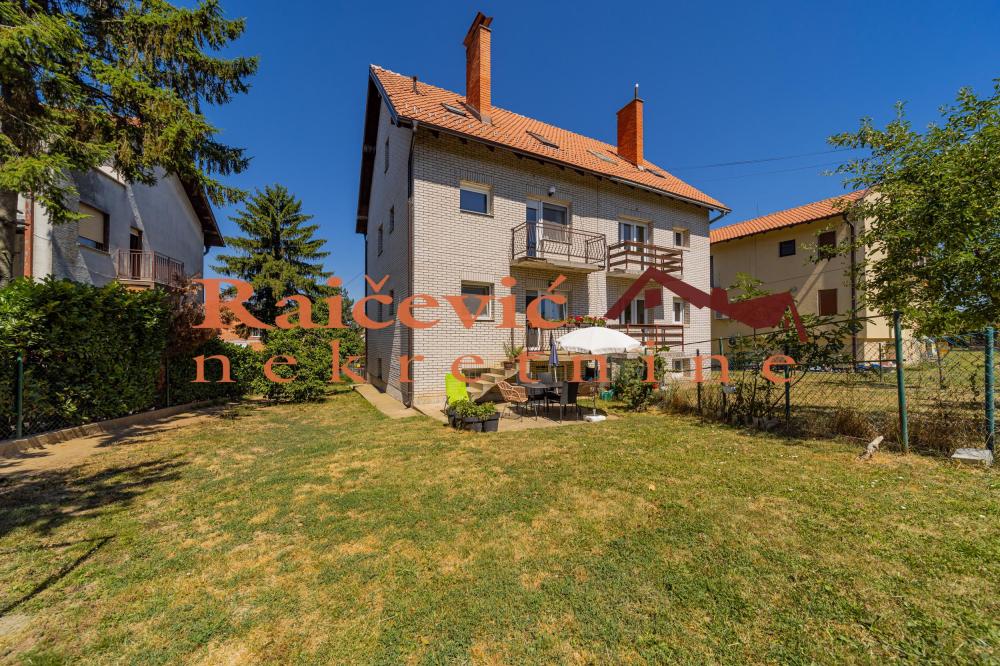 Slika 1 - Beogradska 1 deo,  Kuća na prodaju, 220m2, 225.000€