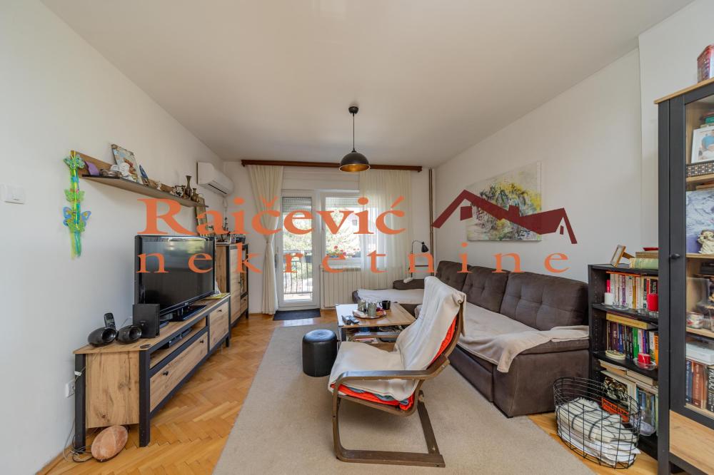 Slika 2 - Beogradska 1 deo,  Kuća na prodaju, 220m2, 225.000€