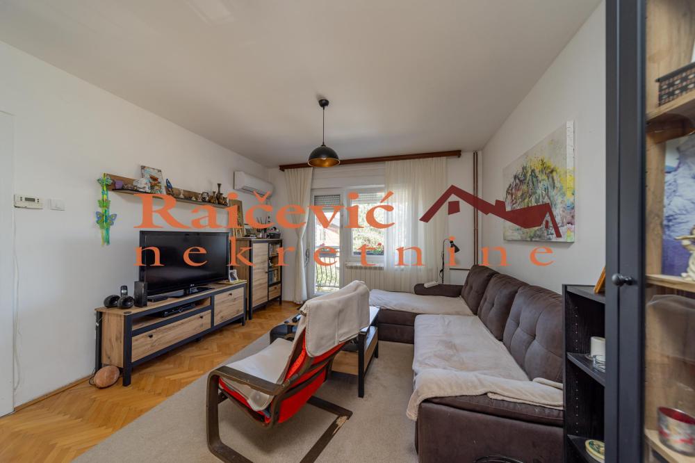 Slika 3 - Beogradska 1 deo,  Kuća na prodaju, 220m2, 225.000€