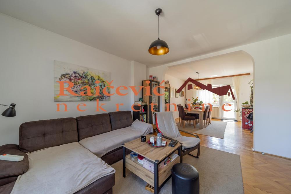 Slika 4 - Beogradska 1 deo,  Kuća na prodaju, 220m2, 225.000€