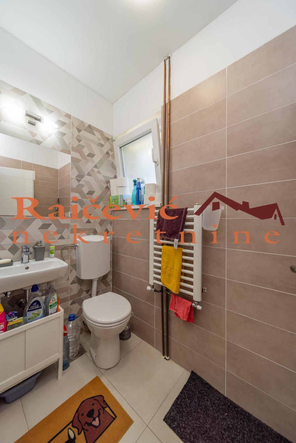 Slika 9 - Beogradska 1 deo,  Kuća na prodaju, 220m2, 225.000€