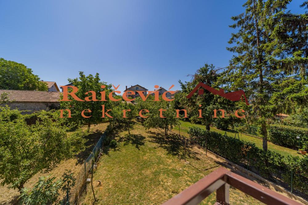 Slika 10 - Beogradska 1 deo,  Kuća na prodaju, 220m2, 225.000€