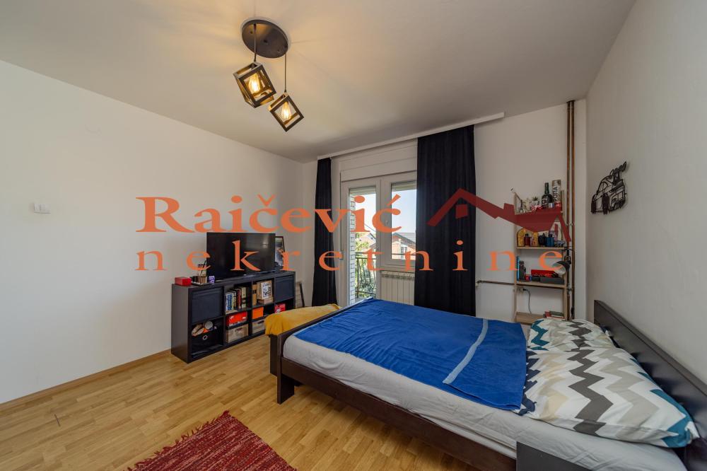 Slika 11 - Beogradska 1 deo,  Kuća na prodaju, 220m2, 225.000€