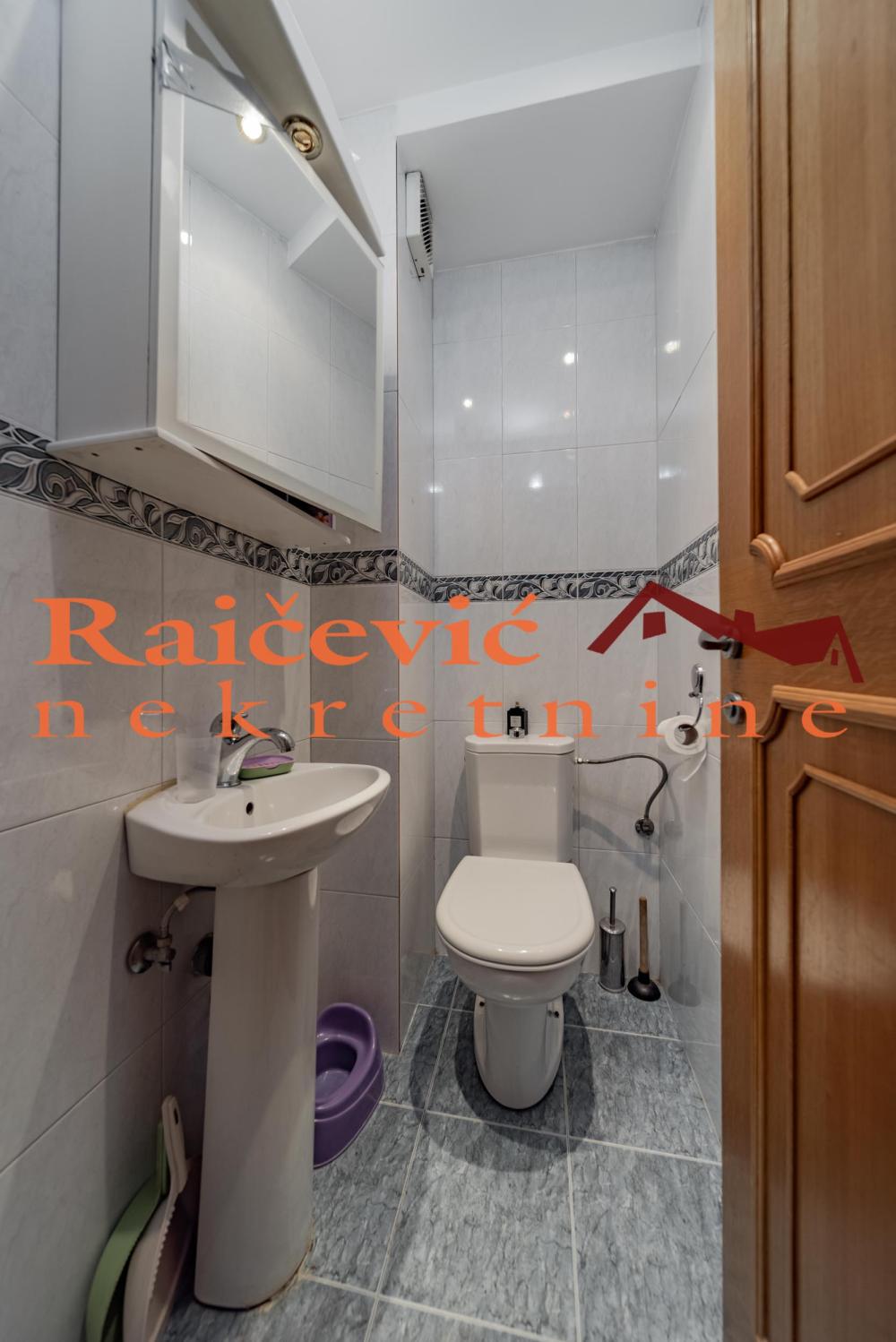 Slika 4 - Milovana Jankovica,  Kuća na prodaju, 250m2, 490.000€