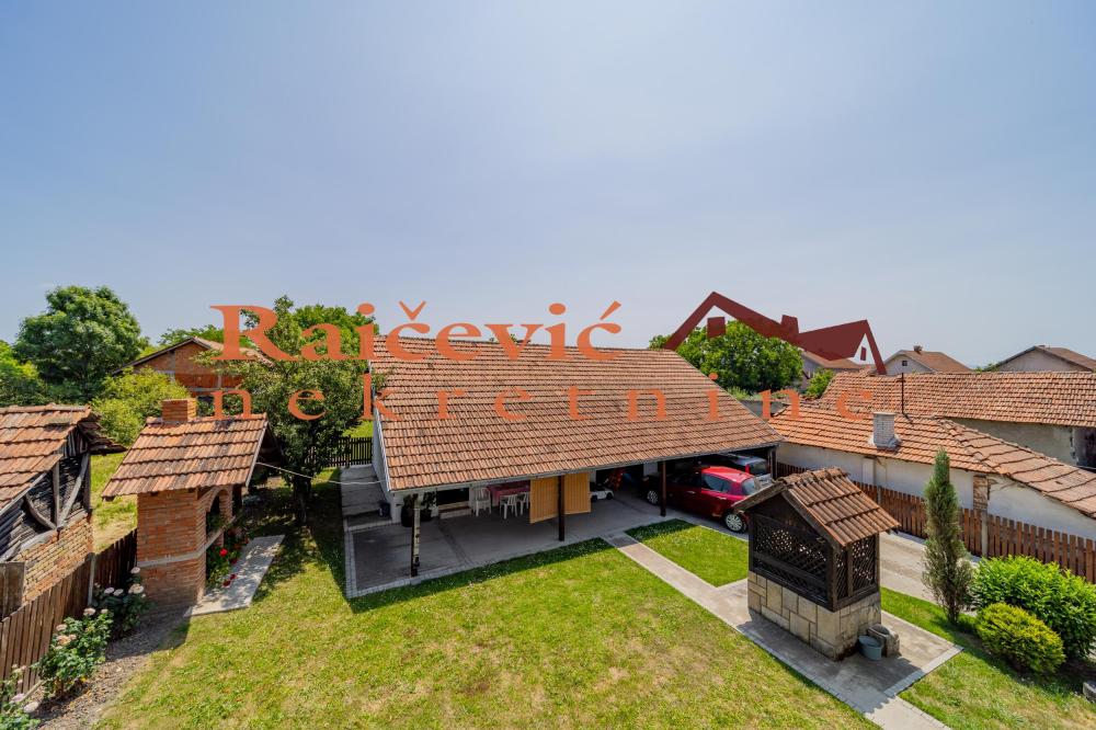 Slika 1 - Smederevski put, Kuća na prodaju, 322m2, 187.000€