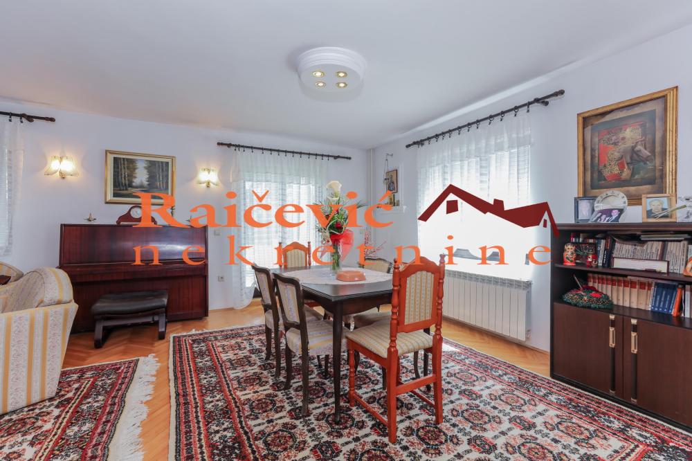 Slika 2 - Pilota Rajka Cvetica,  Kuća na prodaju, 370m2, 400.000€