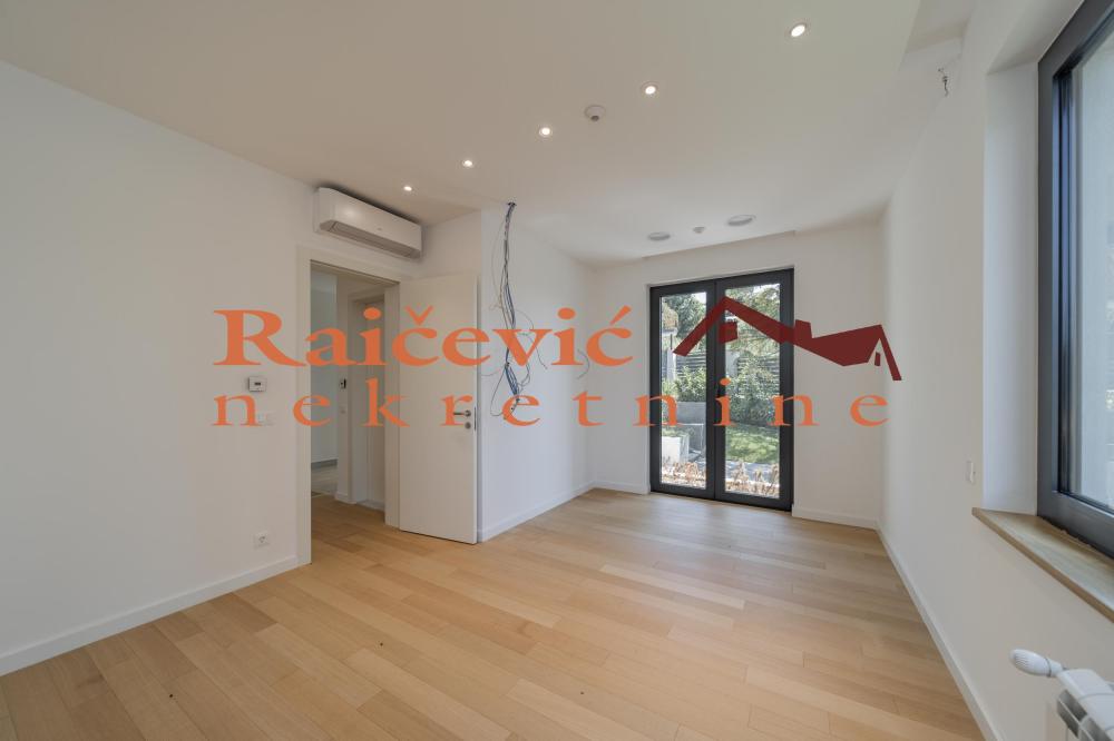 Slika 11 - Izvorska,  Kuća na prodaju, 393m2, 450.000€