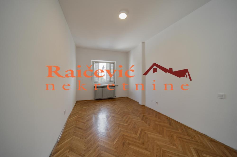 Slika 2 - Nikole Djurkovica,  Kuća na prodaju, 604m2, 1.350.000€