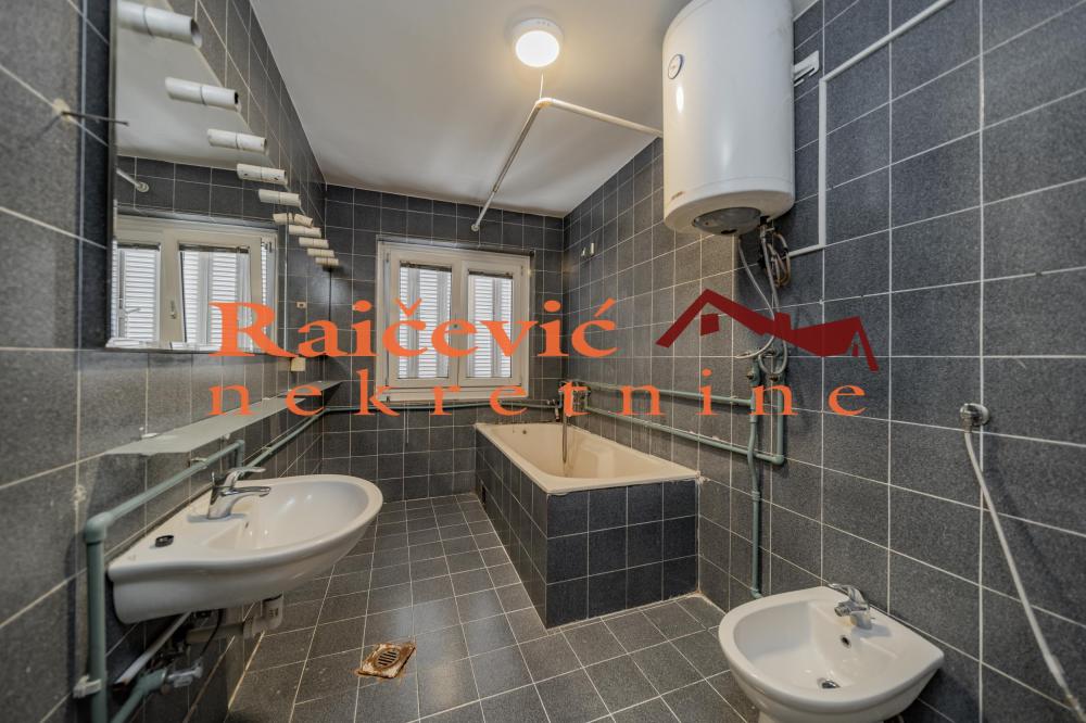Slika 7 - Nikole Djurkovica,  Kuća na prodaju, 604m2, 1.350.000€
