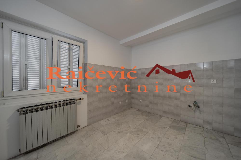 Slika 8 - Nikole Djurkovica,  Kuća na prodaju, 604m2, 1.350.000€