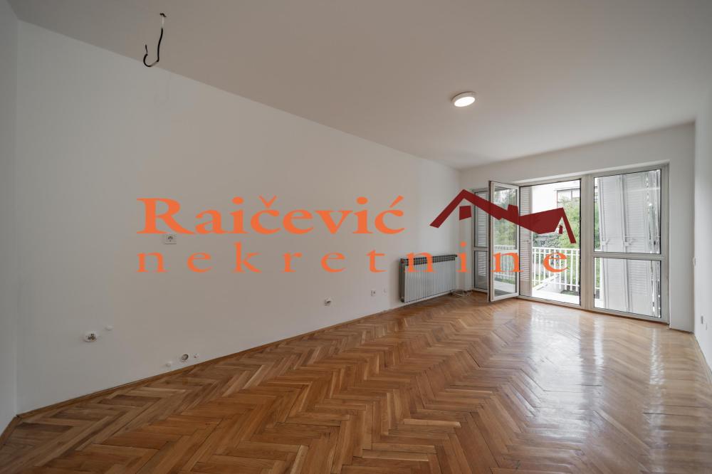 Slika 10 - Nikole Djurkovica,  Kuća na prodaju, 604m2, 1.350.000€