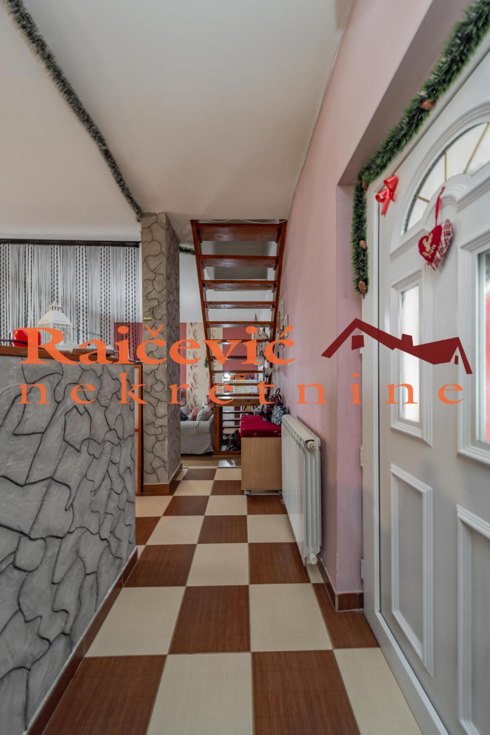 Slika 8 - Omladinsko setaliste, Trosoban stan na prodaju, 115m2, 175.000€