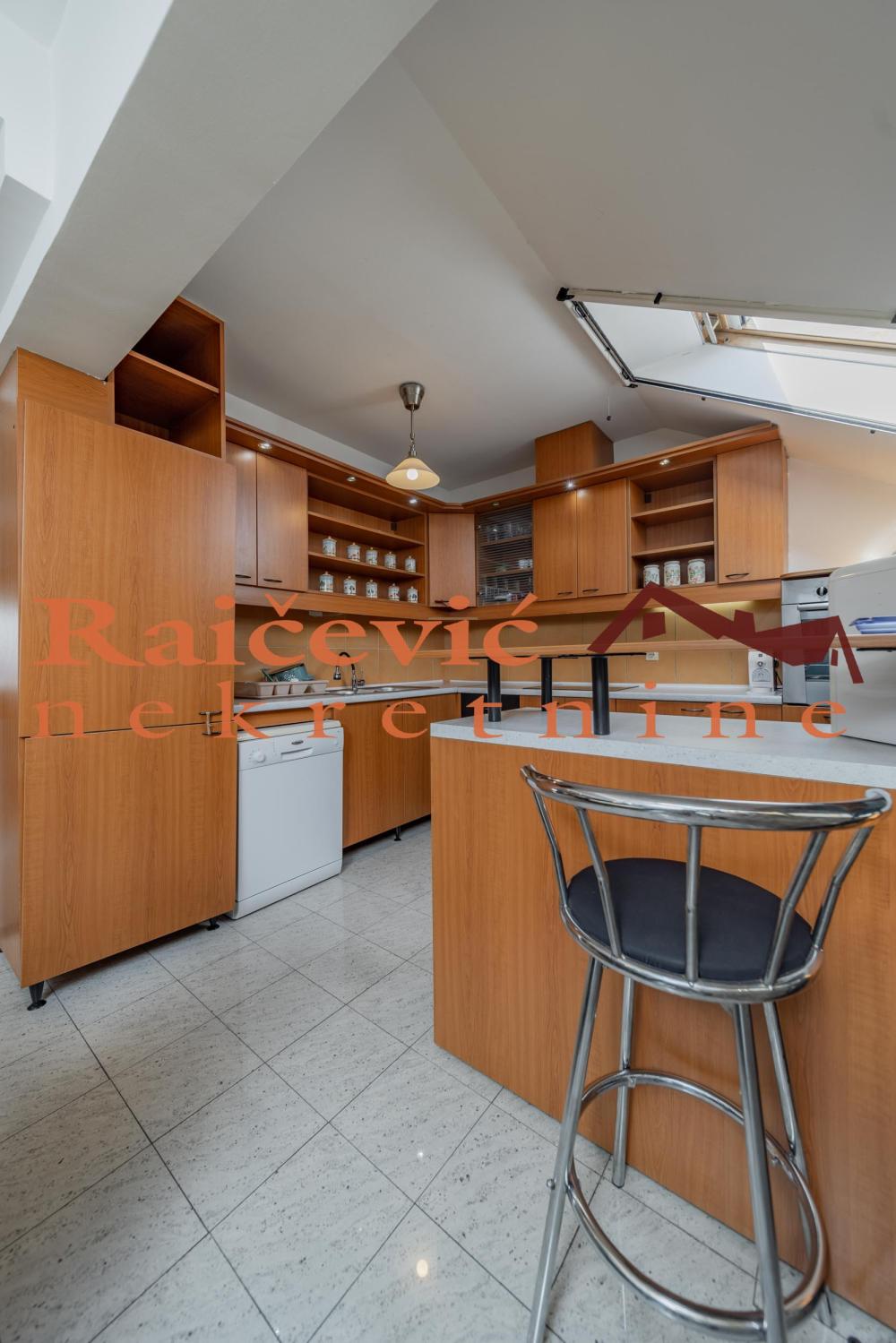 Slika 8 - 22. oktobra, Petosoban stan na prodaju, 158m2, 350.000€