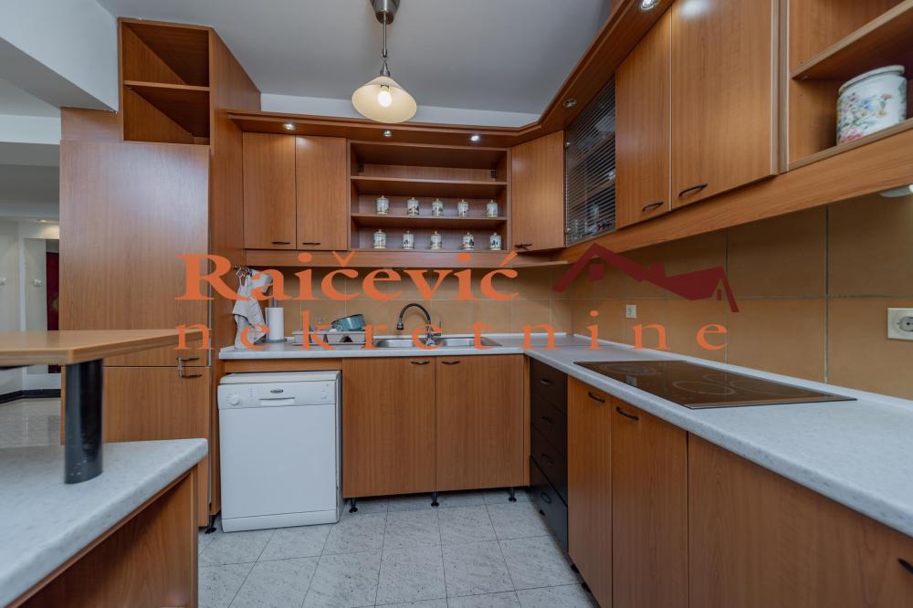 Slika 9 - 22. oktobra, Petosoban stan na prodaju, 158m2, 350.000€