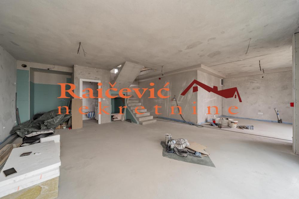 Slika 9 - Dusanovac,  Lokal na prodaju, 256m2, 769.000€