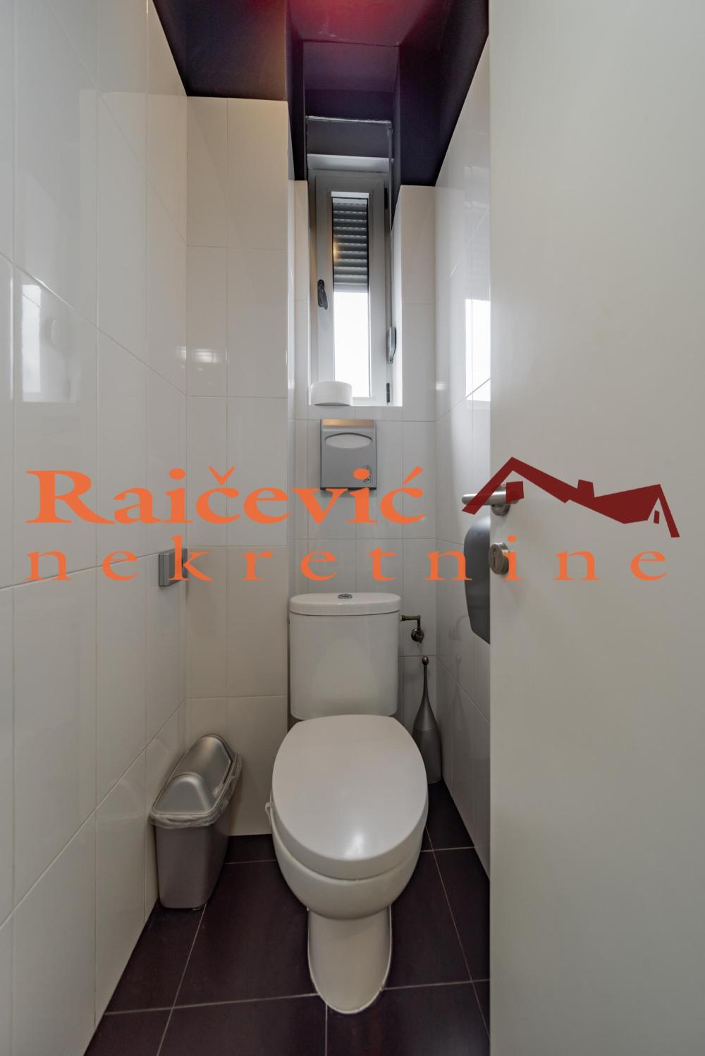 Slika 10 - Kneza Mihaila,  Lokal za izdavanje, 24m2, 1.690€