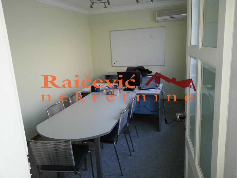 Slika 2 - Dragacevska,  Lokal na prodaju, 299m2, 547.000€