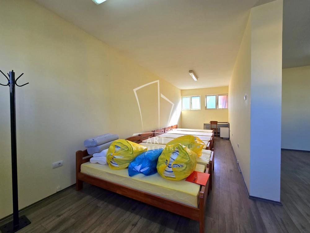 Slika 11 - Surčinski put,  Lokal za izdavanje, 90m2, 900€
