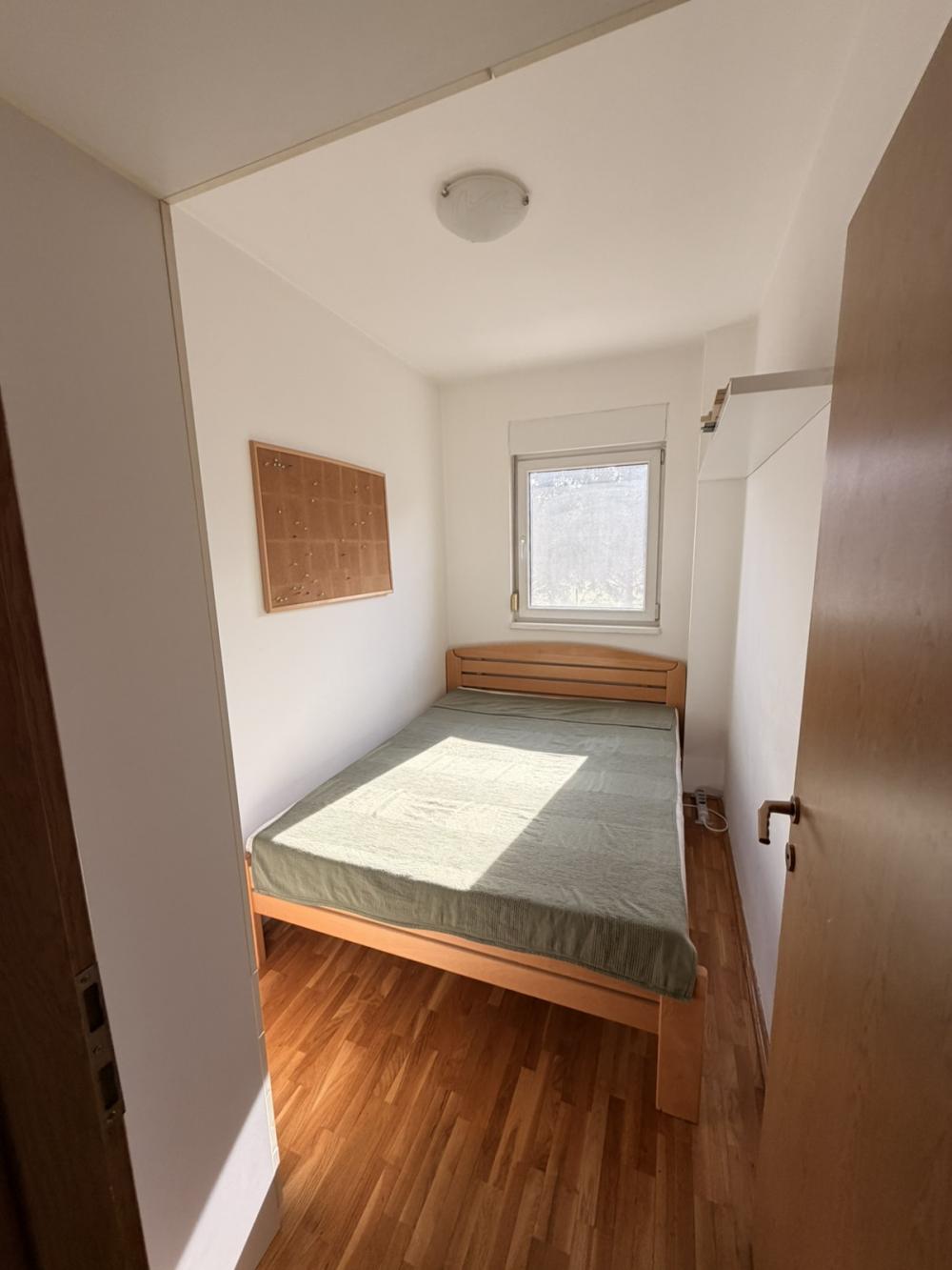 Slika 10 - Ugrinovački put 14. deo, Trosoban stan za izdavanje, 50m2, 600€