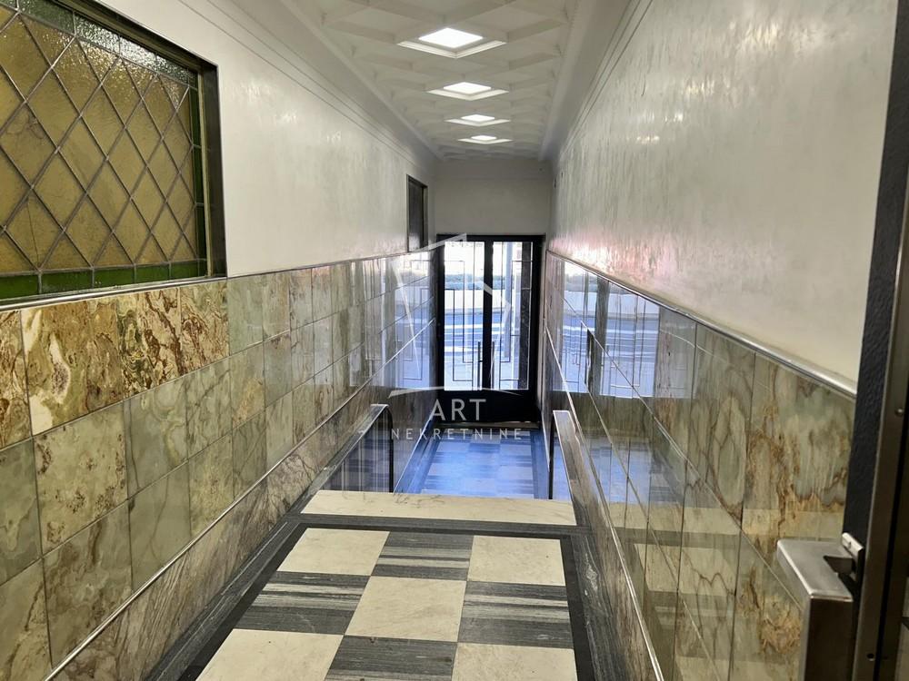 Slika 7 - Trg Nikole Pašića,  Lokal za izdavanje, 40m2, 700€