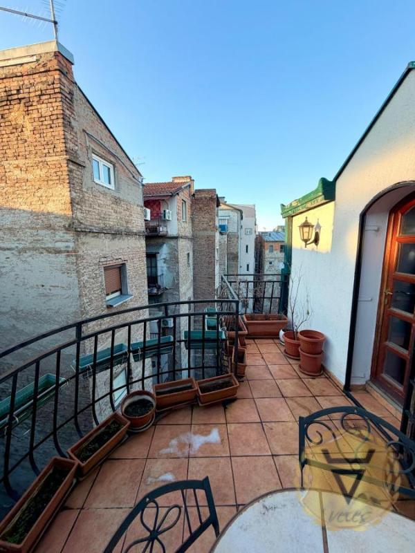 Slika 2 - Petosoban stan za izdavanje, 200m2, 2.100€