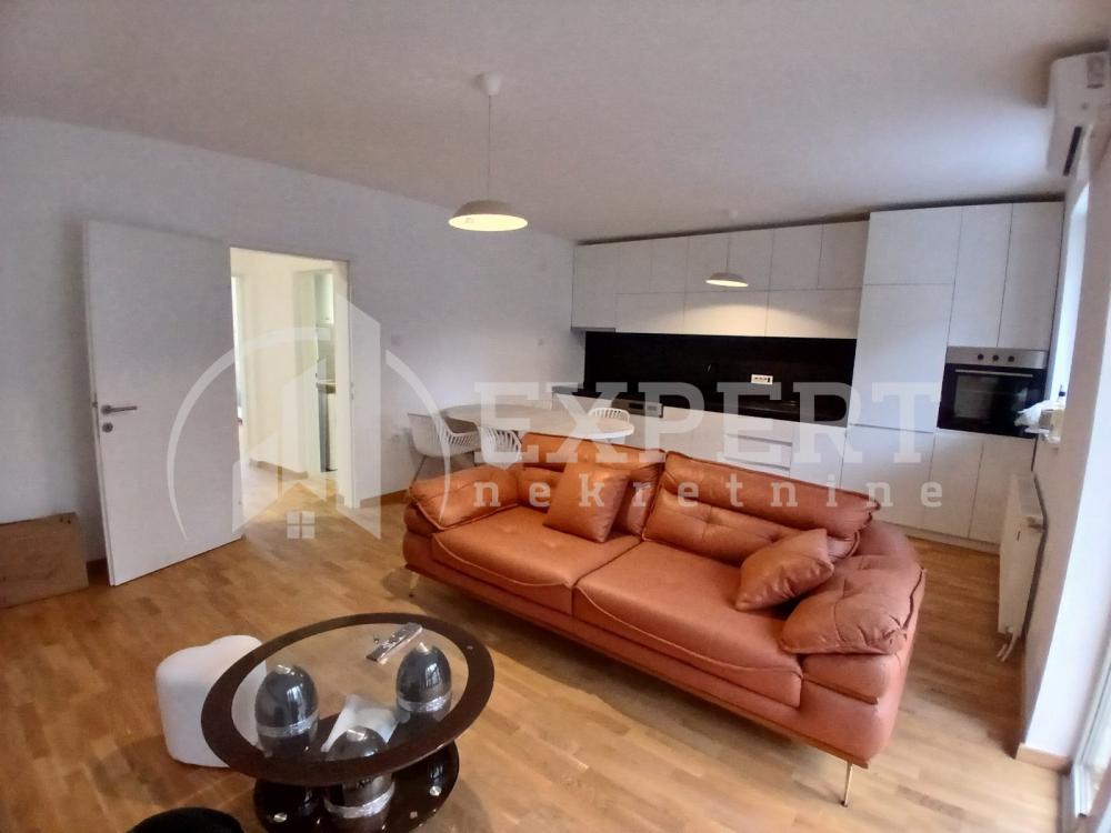 Slika 1 - Stojana Andrića, Dvoiposoban stan za izdavanje, 83m2, 450€