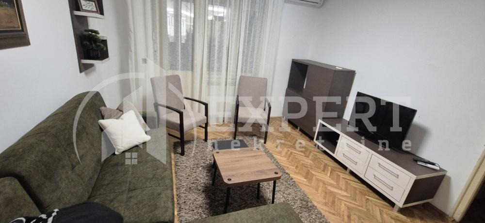 Slika 2 - Obrenovićeva, Dvosoban stan za izdavanje, 52m2, 400€