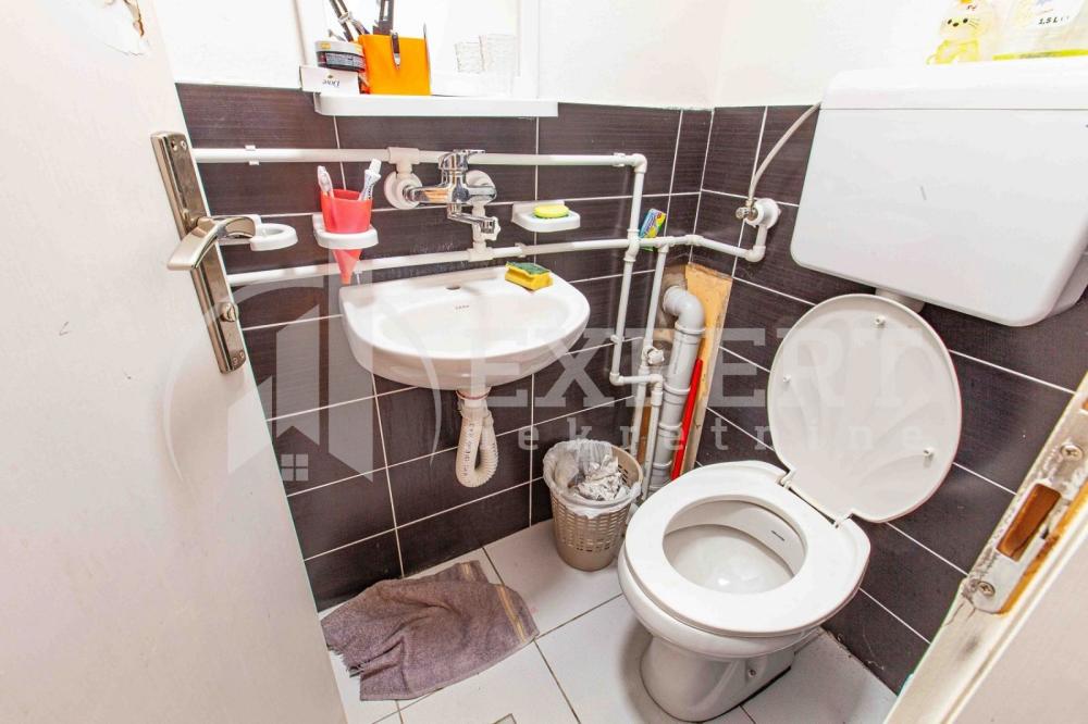 Slika 10 - Ratka Pavlovića,  Kuća na prodaju, 660m2, 257.750€