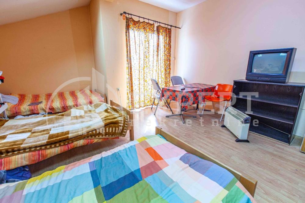 Slika 9 - Ratka Pavlovića,  Kuća na prodaju, 660m2, 257.750€