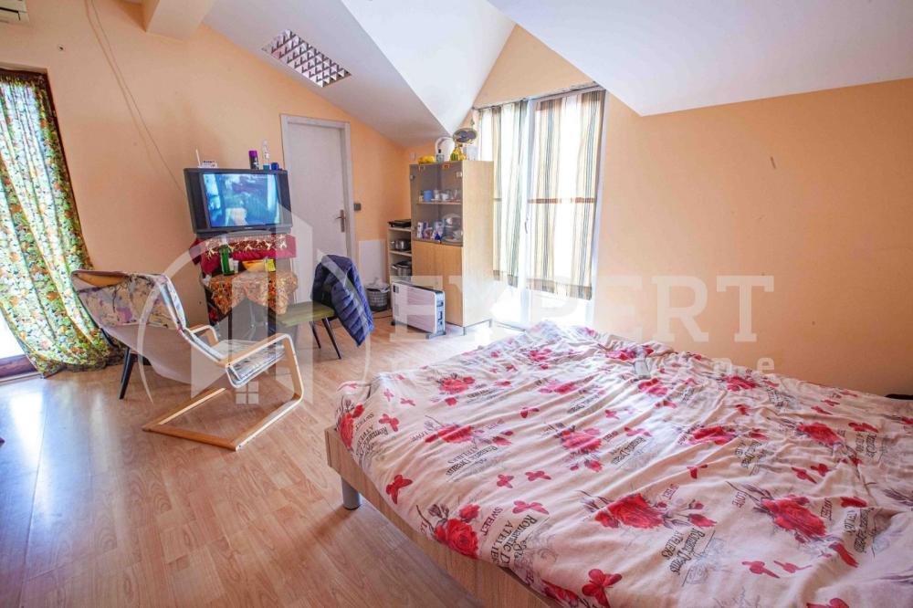 Slika 2 - Ratka Pavlovića,  Kuća na prodaju, 660m2, 257.750€