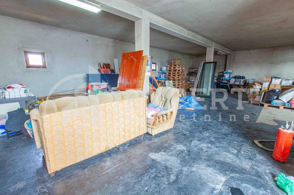 Slika 5 - Ratka Pavlovića,  Kuća na prodaju, 660m2, 257.750€