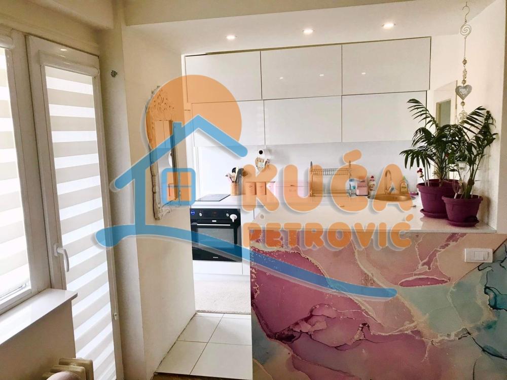 Slika 8 - Trg Pavla Stojkovića, Četvorosoban stan za izdavanje, 110m2, 750€