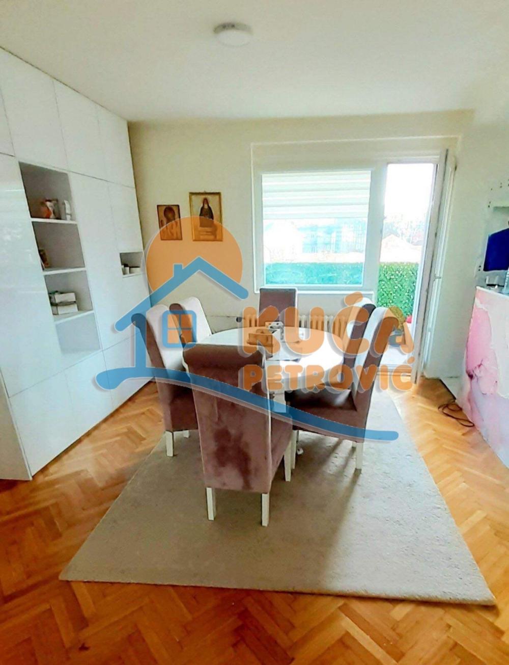 Slika 3 - Trg Pavla Stojkovića, Četvorosoban stan za izdavanje, 110m2, 750€