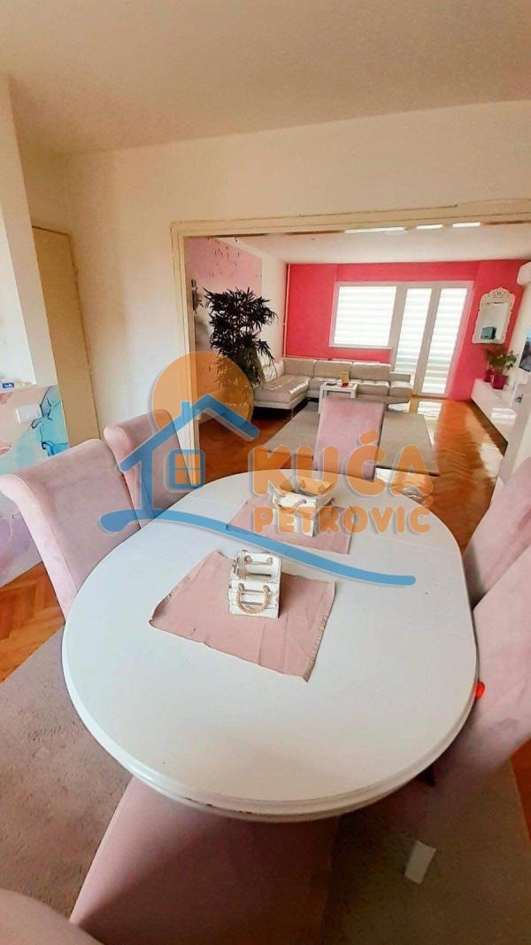 Slika 2 - Trg Pavla Stojkovića, Četvorosoban stan za izdavanje, 110m2, 750€