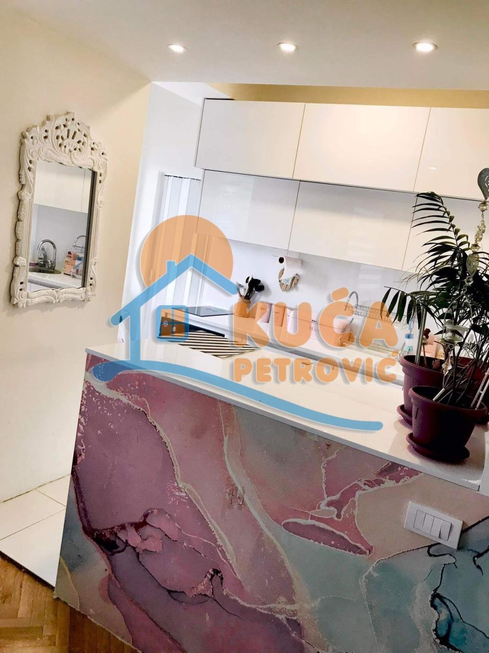 Slika 10 - Trg Pavla Stojkovića, Četvorosoban stan za izdavanje, 110m2, 750€