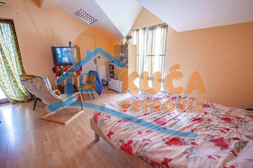 Slika 2 - Ratka Pavlovića,  Kuća na prodaju, 660m2, 257.750€