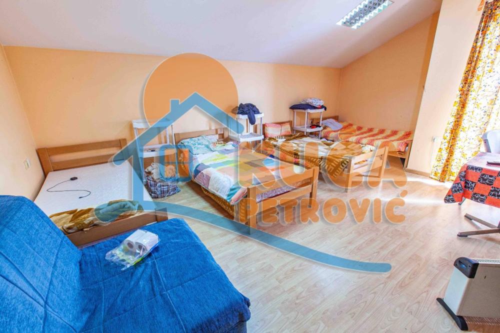 Slika 6 - Ratka Pavlovića,  Kuća na prodaju, 660m2, 257.750€