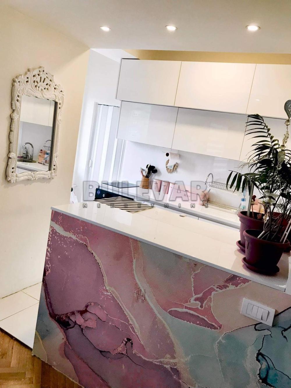 Slika 10 - Trg Pavla Stojkovića, Četvorosoban stan za izdavanje, 110m2, 750€