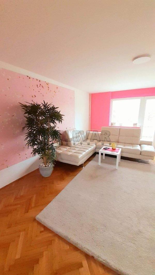 Glavna slika -Trg Pavla Stojkovića, Četvorosoban stan za izdavanje, 110m2, 750€